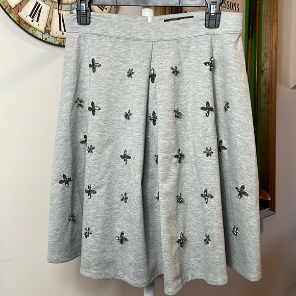 New Romeo & Juliet Couture Gray Embellished A-Line Skirt Size Medium - Picture 1 of 6